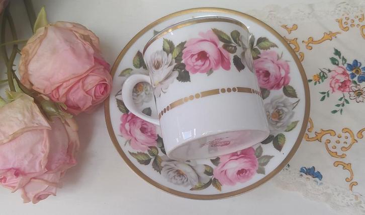 Kop &schoteltje Royal Garden/ Bone China, Antiek en Kunst, Curiosa en Brocante, Ophalen of Verzenden
