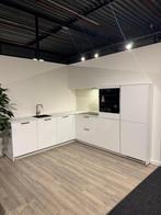 NIEUW Showroom Hoekkeuken + Apparatuur + GEDEMONTEERD, Ophalen of Verzenden, Nieuw, Wit, Hoekkeuken
