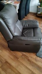 Staop stoel te koop, is in goede staat.kleur is bruin/grijs, Huis en Inrichting, Ophalen, Gebruikt, Minder dan 75 cm, Leer