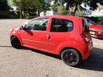 Renault Twingo 1.2 16V 2012 Rood, Auto's, Renault, Voorwielaandrijving, 839 kg, 74 pk, 4 cilinders