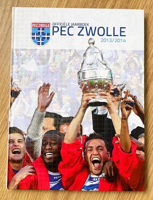 PEC Zwolle - Officiële Jaarboek van 2013/2014 - bekerwinst!, Verzamelen, Sportartikelen en Voetbal, Zo goed als nieuw, Boek of Tijdschrift