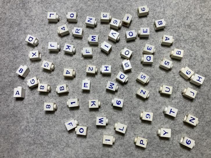 LEGO 60 stuks vintage letter en cijfer bricks oud jaren 60, Kinderen en Baby's, Speelgoed | Duplo en Lego, Gebruikt, Lego, Losse stenen