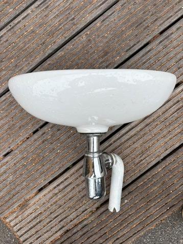 Wastafeltje wc beschikbaar voor biedingen