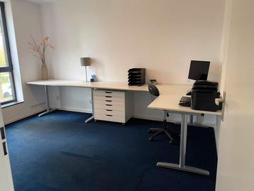 Bureau Ikea model Galant beschikbaar voor biedingen