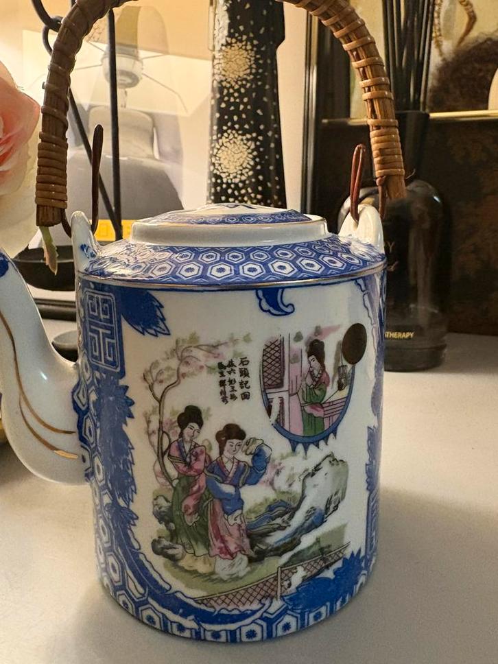 Japanse theepot met geisha voorstelling, Antiek en Kunst, Antiek | Porselein, Ophalen of Verzenden