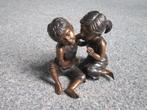 JONGEN MET MEISJE BRONZEN BEELD, Ophalen, Brons