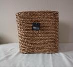 Lichtbruine rieten mand merk Mica 100% handgemaakt, Huis en Inrichting, Woonaccessoires | Schalen en Manden, Mand, Vierkant, Nieuw