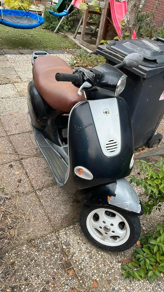 Vespa et4 brom, Fietsen en Brommers, Snorfietsen en Snorscooters, Zo goed als nieuw, Vespa, Benzine, Ophalen of Verzenden