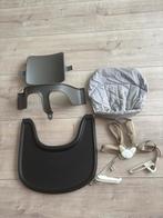 Stokke babyset, tray/tafeltje, zitkussen, harnas, Kinderen en Baby's, Kinderstoelen, Ophalen of Verzenden, Gebruikt, Meegroeistoel