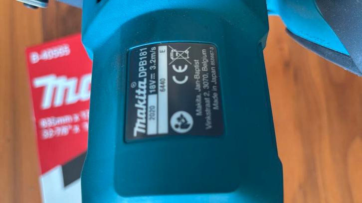 Makita DPB181 Bandzaag + 4 Zaagbladen, Doe-het-zelf en Verbouw, Gereedschap | Overige machines, Zo goed als nieuw, Ophalen of Verzenden