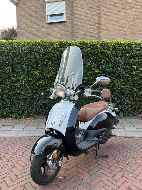 Retro scooter (lage kilometerstand), Fietsen en Brommers, Snorfietsen en Snorscooters, Zo goed als nieuw, Overige merken, Benzine