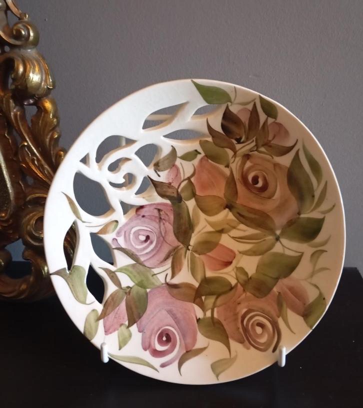 Vintage Huet Pottery Guernsey Schaaltje Rozen, Antiek en Kunst, Antiek | Keramiek en Aardewerk, Ophalen of Verzenden