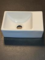 Fontein zonder kraangat 30,5x18x11 cm wit, Ophalen of Verzenden, Zo goed als nieuw, Wastafel