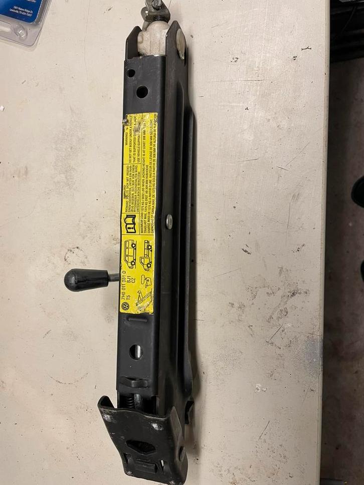 ORIGINELE VW T5 KRIK EN MOERSLEUTEL SET ( 7HO011031 ), Auto diversen, Krikken, Nieuw, Schaarkrik, Manueel, Ophalen of Verzenden