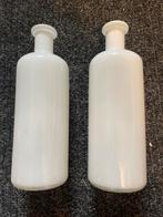 2 witte melkglas vazen, Ophalen, Zo goed als nieuw, Wit, Minder dan 50 cm