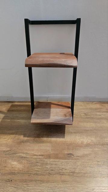 Acacia Wandplank met Metalen Frame beschikbaar voor biedingen