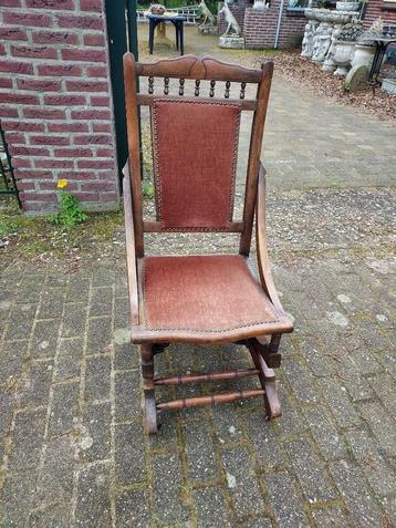 Engelse schommelstoel, zgn. rockingchair, roze velours. beschikbaar voor biedingen