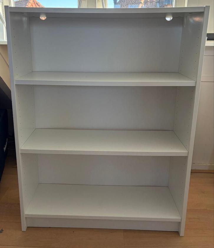 Twee witte Billy boekenkasten, Huis en Inrichting, Kasten | Boekenkasten, Gebruikt, 50 tot 100 cm, 100 tot 150 cm, 25 tot 50 cm