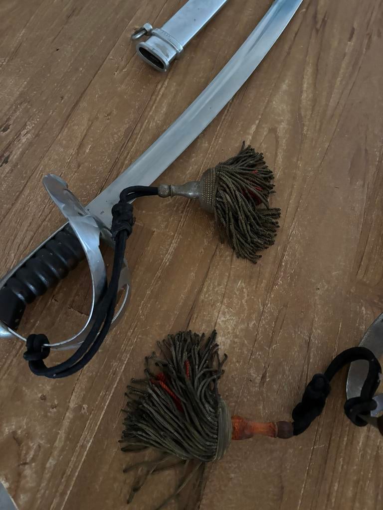 Twee originele marechaussee gala sabels, Ophalen of Verzenden, Marechaussee, Nederland