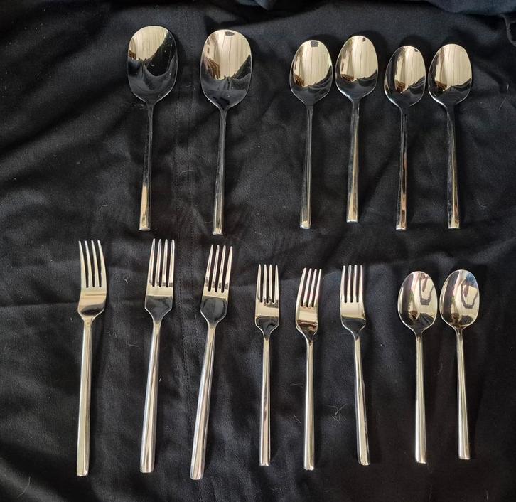 15 Bestekdelen sienna 18/10 netjes / zgan, Huis en Inrichting, Keuken | Bestek, Zo goed als nieuw, Rvs of Chroom, Ophalen of Verzenden
