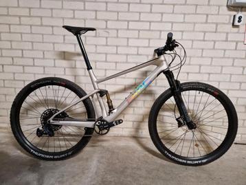 BMC FOURSTROKE 01 zwart/grijs met hologr. letters / maat XL. beschikbaar voor biedingen