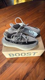JEEZY BOOST 350 V2 - NIEUW met kaartje, Kleding | Heren, Schoenen, Zwart, Nieuw, Ophalen of Verzenden, Sneakers of Gympen