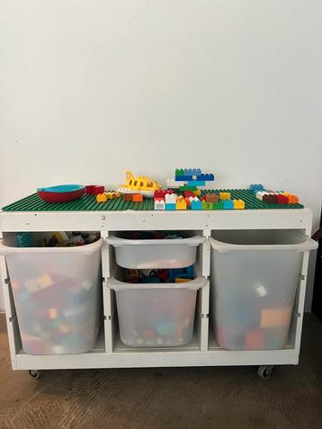 Lego Duplo speeltafel/ladenkast op wieltjes beschikbaar voor biedingen