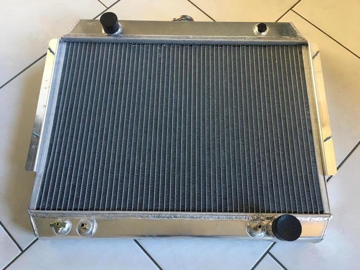 Te koop aluminium radiator 2 rij Dodge w200 d200 ramcharger, Auto diversen, Overige Auto diversen, Ophalen of Verzenden