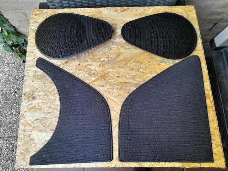 Dashboard-matjes + Speakerrooster Dashboard - PEUGEOT 1007, Auto diversen, Overige Auto diversen, Verzenden