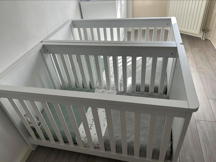 Zeer nette witte babykamer voor tweeling, Kinderen en Baby's, Kinderkamer | Complete kinderkamers, Zo goed als nieuw, Ophalen