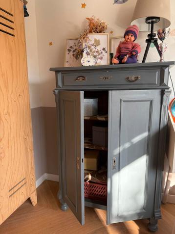 Brocante meidenkast - afbeelding 1