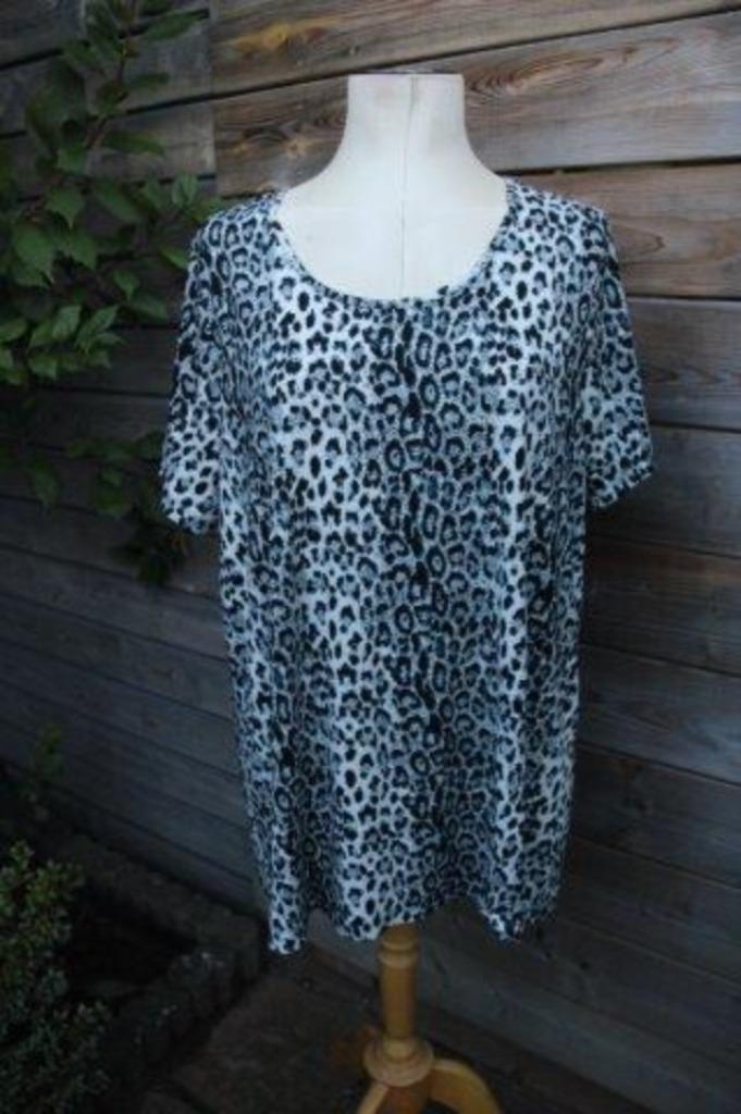 Tuniek beige/ zwart/ groen Zhenzi mt M (46/48) Vaste prijs, Kleding | Dames, Blouses en Tunieken, Zo goed als nieuw, Maat 46/48 (XL) of groter