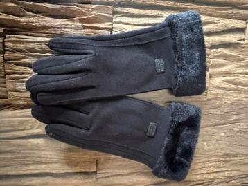 Nieuwe Zwarte Dames Handschoenen beschikbaar voor biedingen