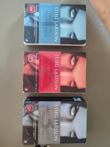 Stieg Larsson - Mannen die vrouwen haten beschikbaar voor biedingen
