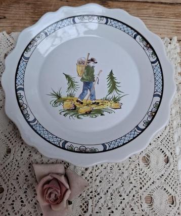 Oud Frans Bretons wandbord met wandelaar en sierrand beschikbaar voor biedingen