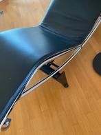 Cassina replica ligstoel zwart, Ophalen, Gebruikt, Kunststof