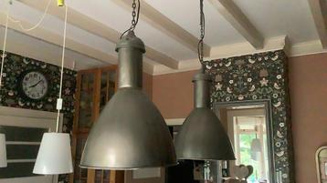 Industriele hanglampen 2 stuks beschikbaar voor biedingen