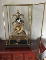 Skelet klok in messing glazen behuizing, Ophalen