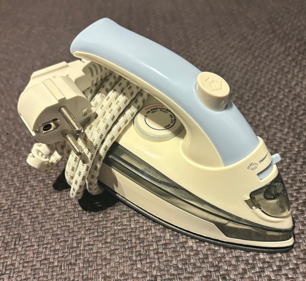 Reisstrijkijzer, Witgoed en Apparatuur, Strijkijzers en Strijkplanken, Ophalen of Verzenden, Gebruikt, Strijkijzer met snoer