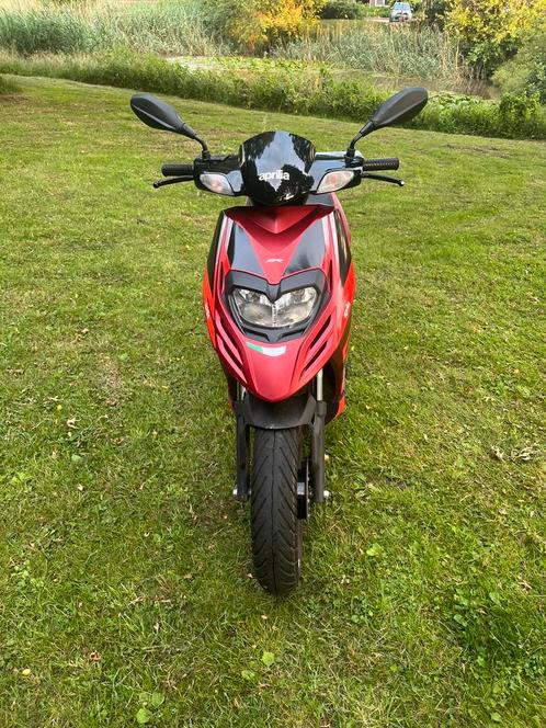 Aprilia sr 50 motard, Fietsen en Brommers, Scooters | Aprilia, Zo goed als nieuw, SR 50, Maximaal 45 km/u, Tweetakt, Ophalen