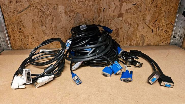 Partij Kabels: HDMI, DisplayPort, VGA, Ethernet, Computers en Software, Pc- en Netwerkkabels, Gebruikt, Ophalen of Verzenden