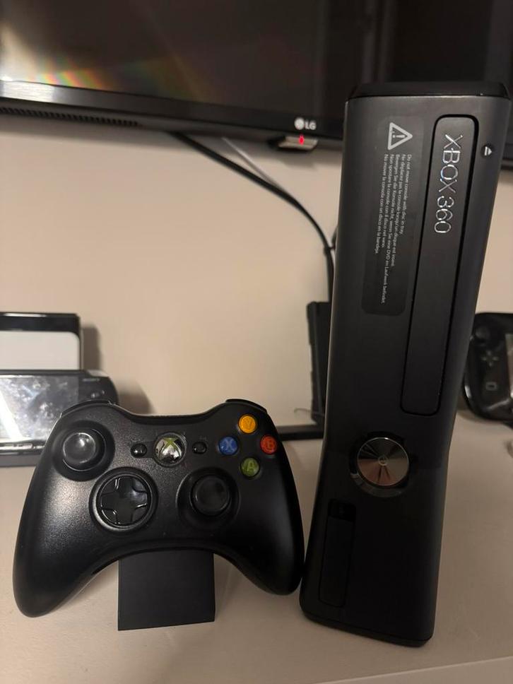 Xbox 360 omgebouwd RGH 3 250Gb, Spelcomputers en Games, Spelcomputers | Xbox 360, Zo goed als nieuw, 250 GB, 360 S, Met 1 controller