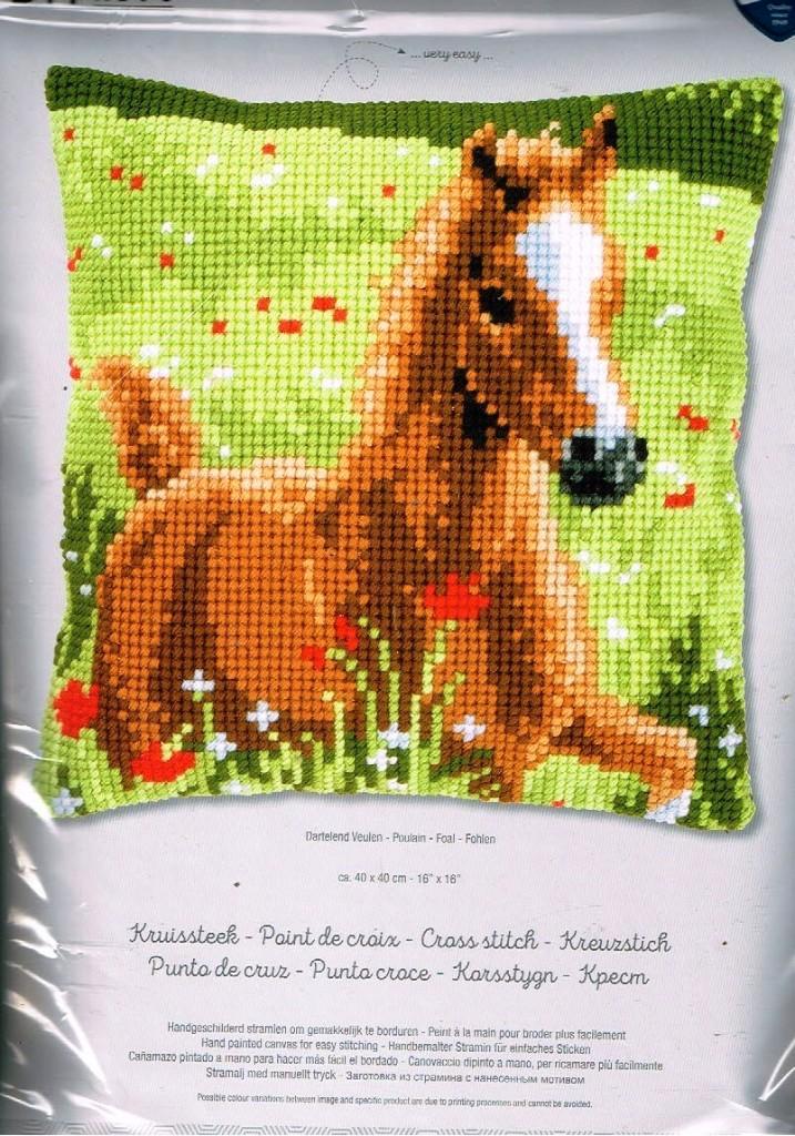 Cado vervaco borduurpakket kussen, dartelend veulen, Hobby en Vrije tijd, Borduren en Borduurmachines, Nieuw, Borduurpakket, Handborduren