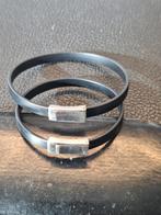 Zwarte armbanden met zilveren sluiting., Ophalen of Verzenden, Zo goed als nieuw, Zwart, Overige materialen