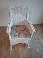 Witte rotan schommelstoel babykamer inclusief kussen, Ophalen, Gebruikt, Stoel(en)