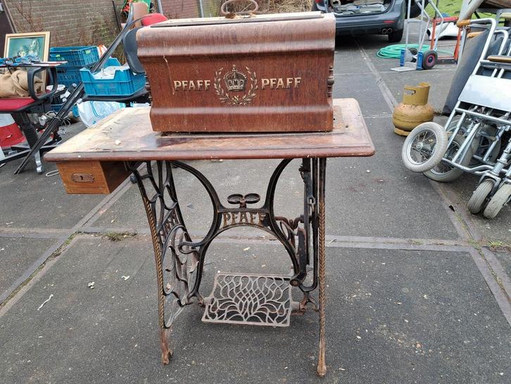 Antieke Pfaff naaimachine met tafel, Antiek en Kunst, Antiek | Naaimachines, Ophalen