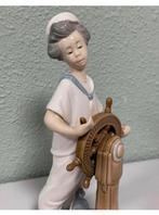 Prachtig porseleinen beeld Vintage 1985 NAO Lladro zeil boy, Verzamelen, Beelden en Beeldjes, Ophalen of Verzenden, Zo goed als nieuw