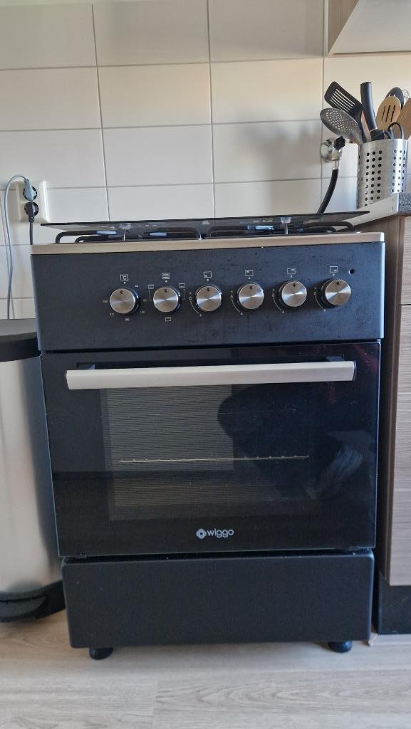 WIGGO Gasfornuis 4 pits Zwart Rvs, Witgoed en Apparatuur, Fornuizen, Zo goed als nieuw, Vrijstaand, Gas, 5 kookzones of meer, 85 tot 90 cm