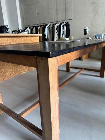 Robuuste Teaken Tafel beschikbaar voor biedingen