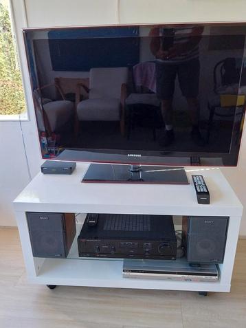 TV kastje met Luxman versterker en Sony boxen  beschikbaar voor biedingen